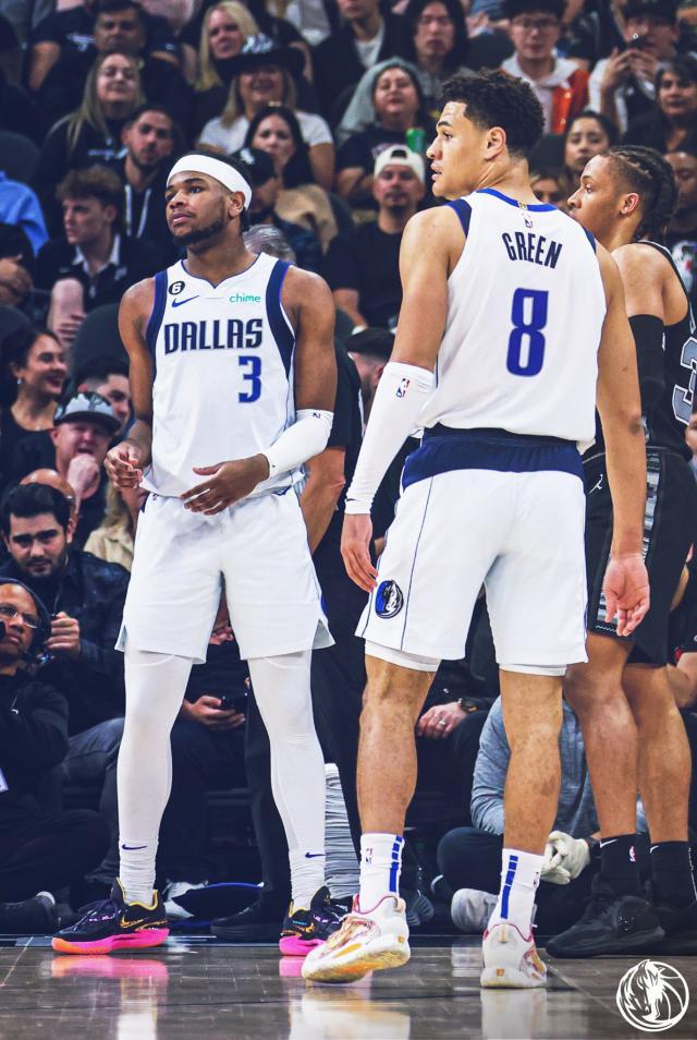 惊险避免6战5败！独行侠加时赢球也靠副班长“配合”