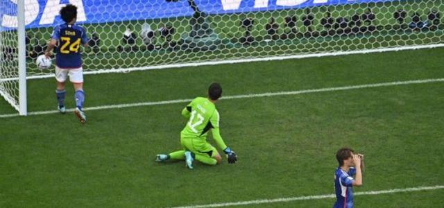 bbin宝盈游戏官网-大规模轮换作茧自缚 短短四日森保一从球圣变罪人